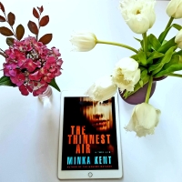 The Thinnest Air by Minka Kent #bookreview #tarheelreader #minkakent @amazonpub #thethinnestair